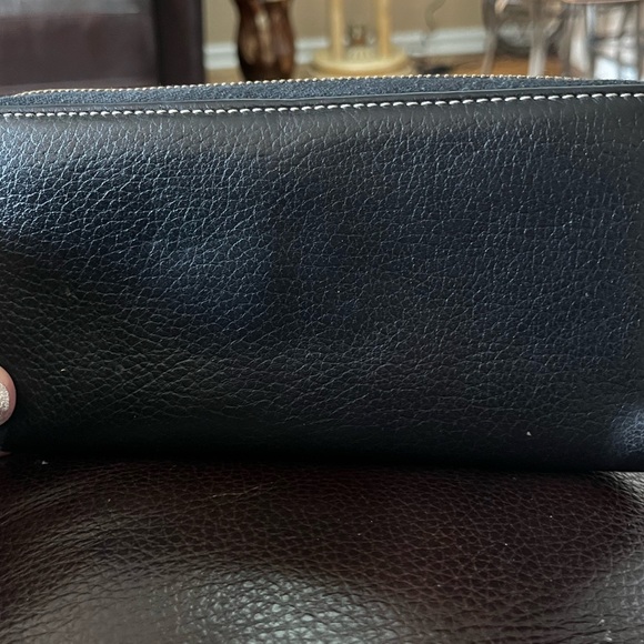 EUC Authentic Dooney&Bourke pebbled leather zip around wallet - Picture 2 of 5